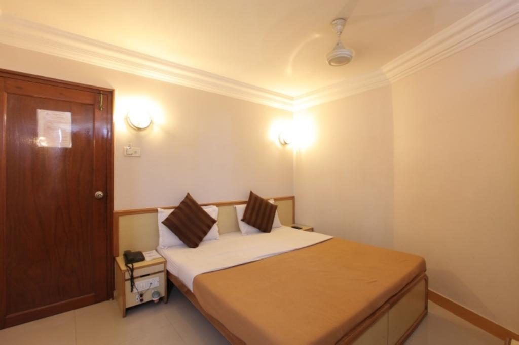 Hotel Prudent Vadodara Quarto foto