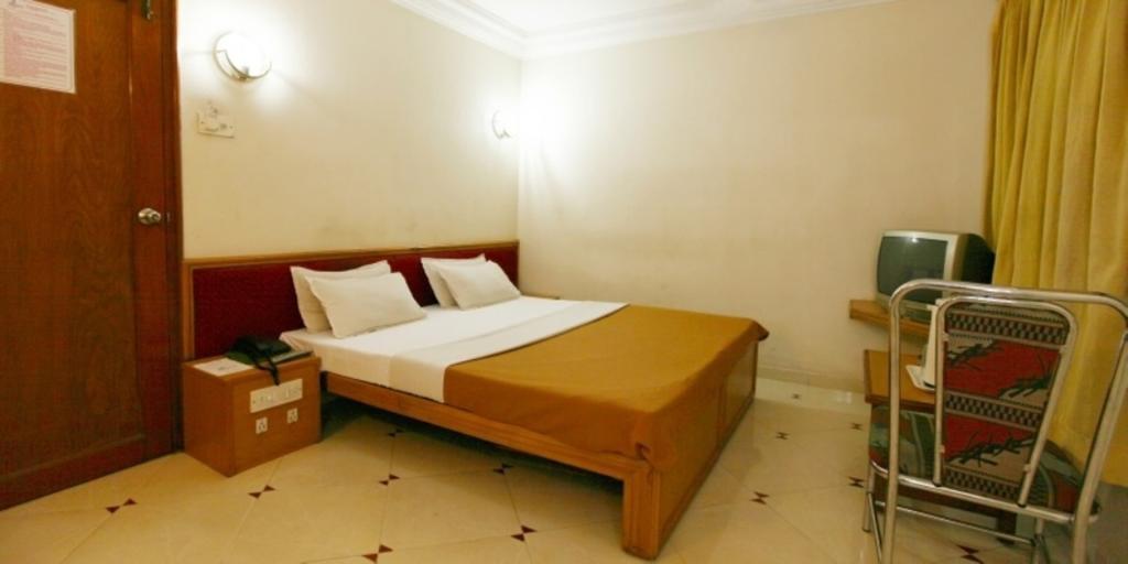 Hotel Prudent Vadodara Quarto foto