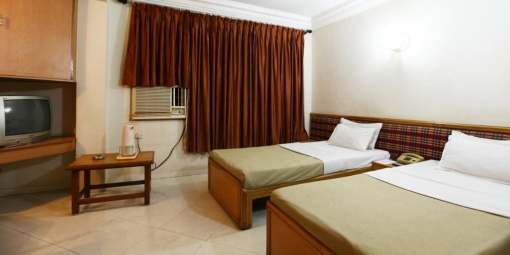 Hotel Prudent Vadodara Quarto foto
