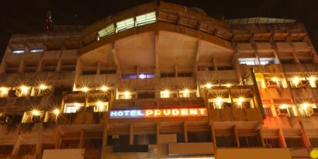 Hotel Prudent Vadodara Exterior foto